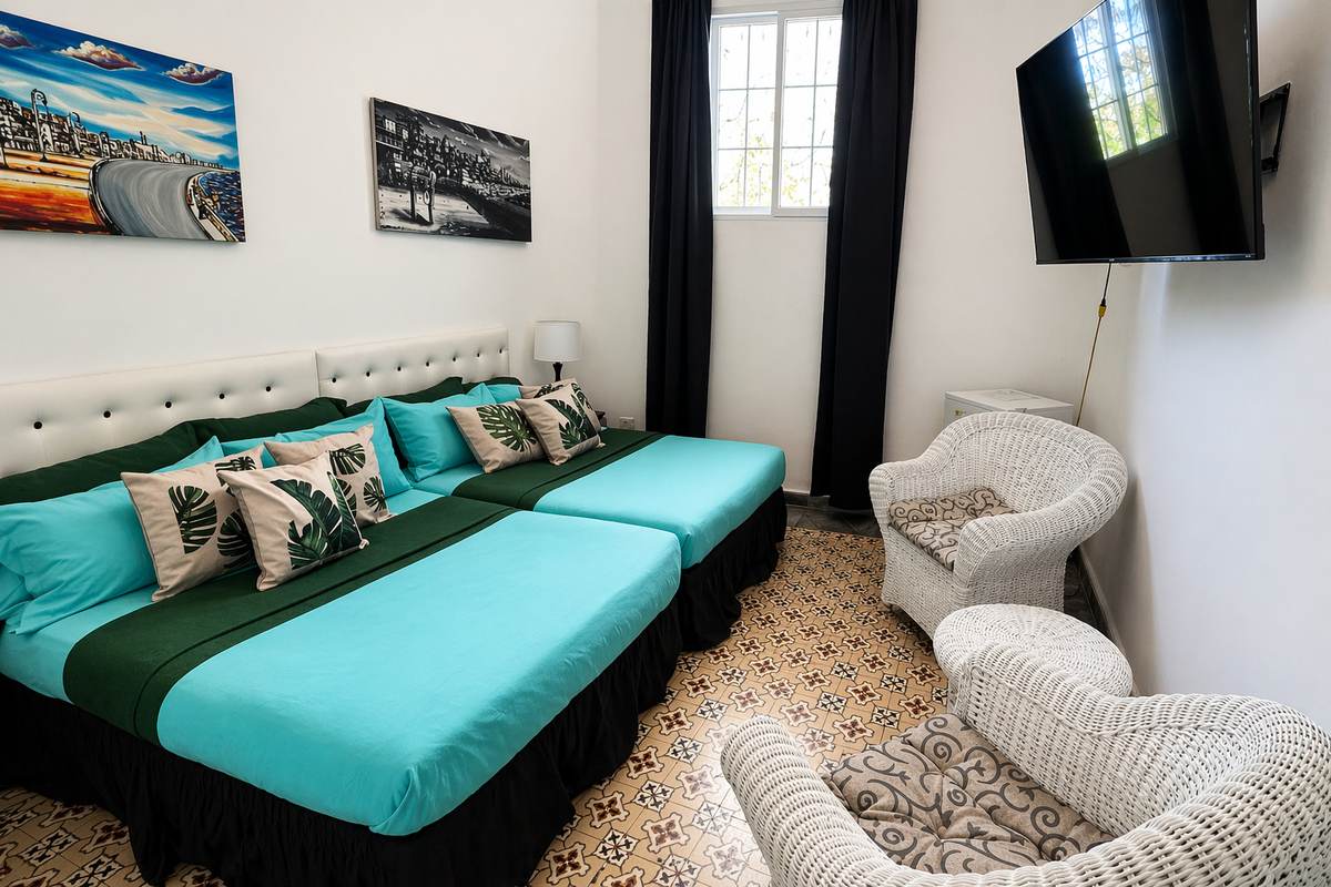 Family Comfort Room - boutique accommodation Casa Salatti Calle 23 Vedado Havana